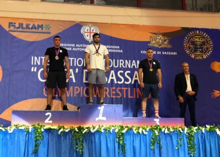 تیپ عجیب ستاره کشتی ایران در ایتالیا!