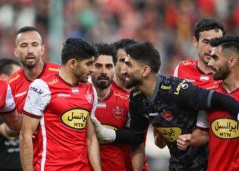 شوک به ستاره های فوتبال: سرباز شدید، خبردار!