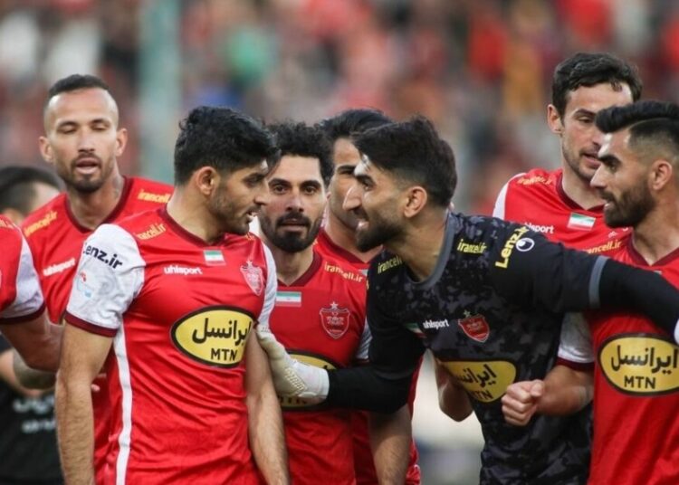 شوک به ستاره های فوتبال: سرباز شدید، خبردار!