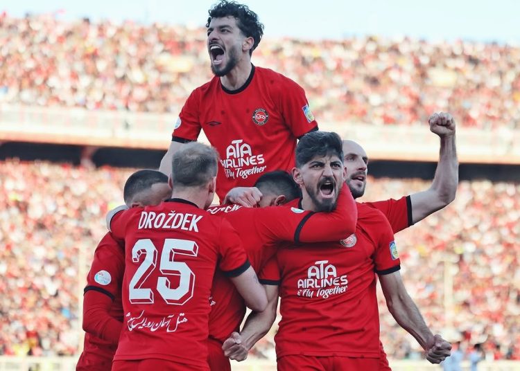 جشن قهرمانی تراکتور در عجیب ترین نقطه!