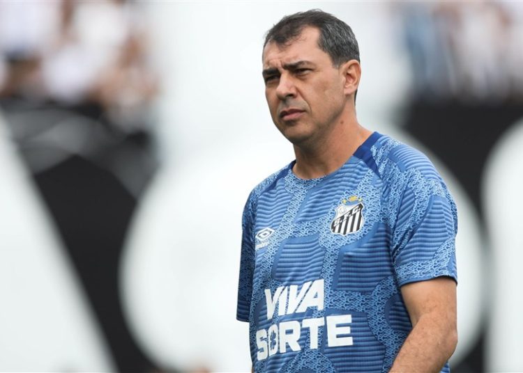 مربی برزیلی در آستانه نشستن روی نیمکت استقلال