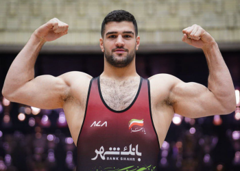 دبیر به پسر فردین اجازه خروج نمی دهد!