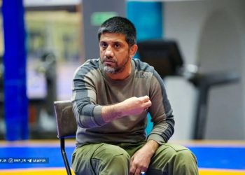 دعای عجیب علیرضا دبیر: خدا کند وسط بازی استقلال و پرسپولیس برق برود!