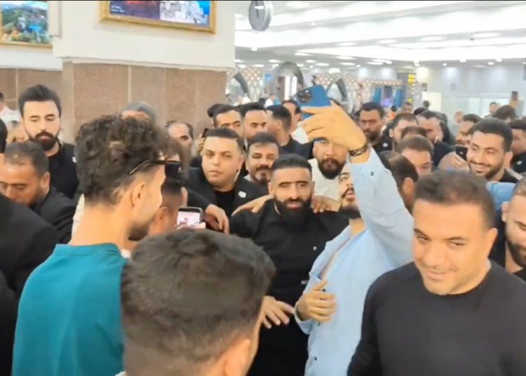 استقبال پرشور از گرگ پارسی/ هادی چوپان خیابان های شیراز را بست!