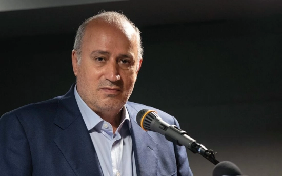 تاج بی تاج شد